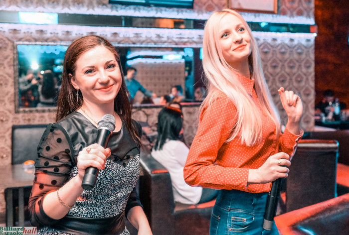 Поем лучшие молдавские хиты в Karaoke Hall (ФОТО) ©