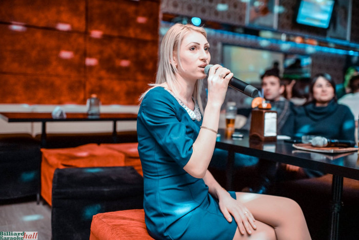 Поем лучшие молдавские хиты в Karaoke Hall (ФОТО) ©