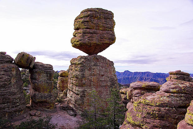 10 удивительных балансирующих скал в мире (+Фото)10 удивительных балансирующих скал в мире (+Фото)