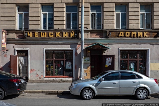 Стариков бесплатно кормят в одном из кафе Петербурга (+Фото)
