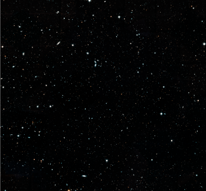 Космическое агентство назвало снимок «книгой по истории галактик», так как на нем показаны звездные системы, которые сформировались спустя лишь 500 миллионов лет после Большого взрыва.