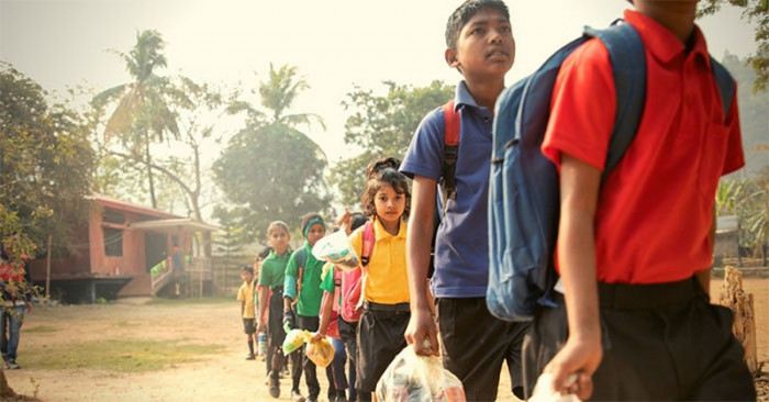 В индийской школе дети платят за обучение мусором (+Фото)