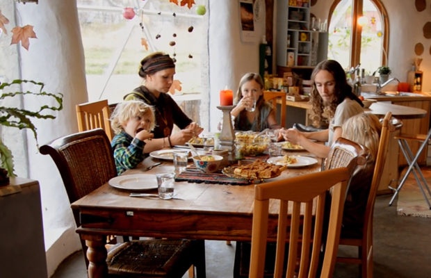 3 года в Арктике живёт норвежская семья благодаря геокуполу (+Фото)