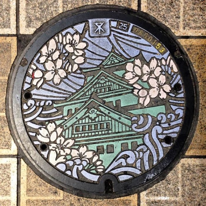 Красота под ногами: красивейшие канализационные люки из Японии (Фото)