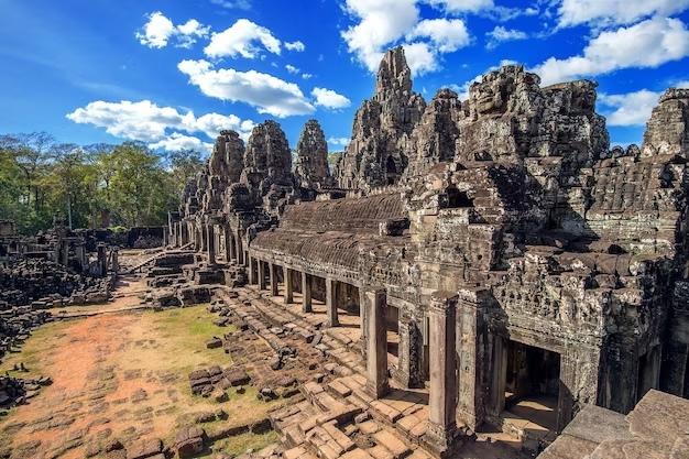Самый мистический храм Ангкора - Байон